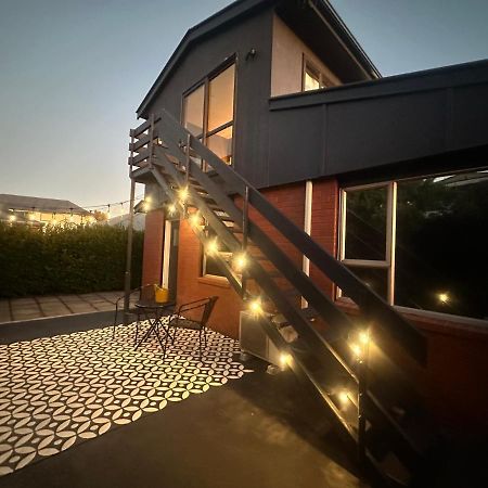Beckenham Studio On Tree Lined Street Christchurch Exterior photo