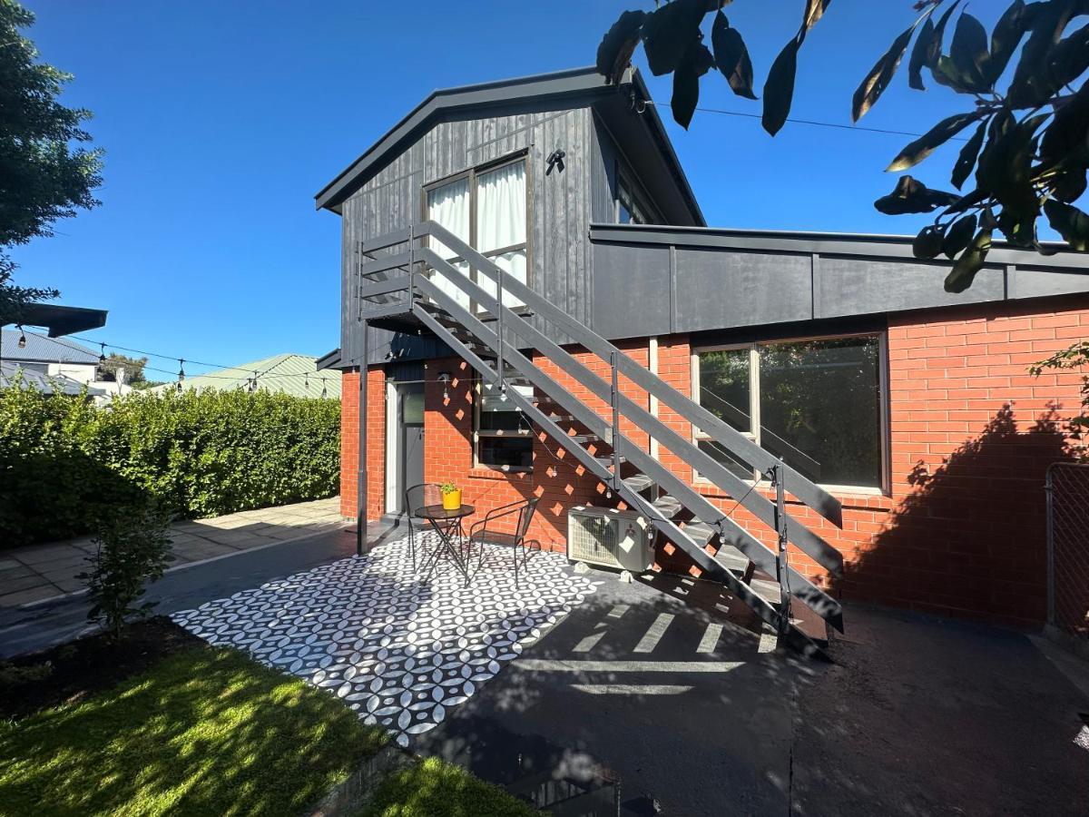 Beckenham Studio On Tree Lined Street Christchurch Exterior photo