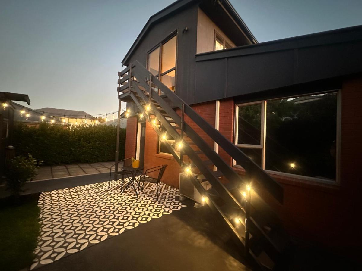 Beckenham Studio On Tree Lined Street Christchurch Exterior photo